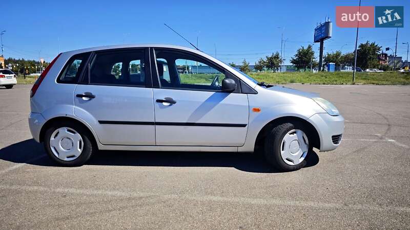 Хэтчбек Ford Fiesta 2004 в Киеве