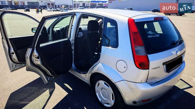 Хэтчбек Ford Fiesta 2004 в Киеве