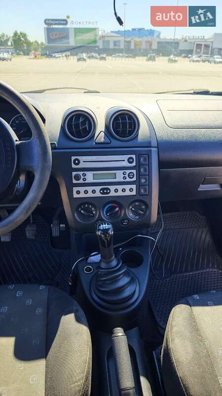 Хэтчбек Ford Fiesta 2004 в Киеве
