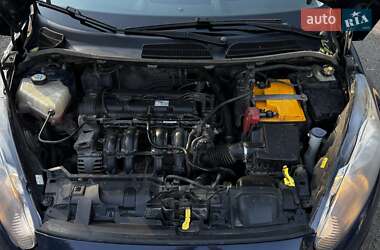 Хэтчбек Ford Fiesta 2013 в 