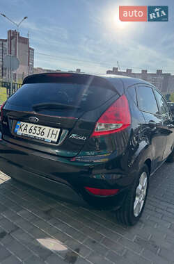 Хэтчбек Ford Fiesta 2011 в 