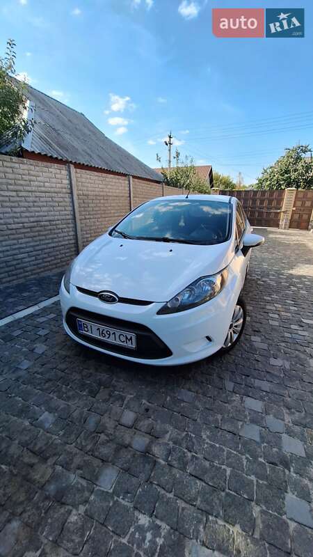 Хэтчбек Ford Fiesta 2012 в Краснограде