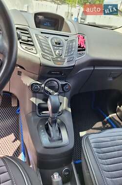 Хетчбек Ford Fiesta 2013 в 