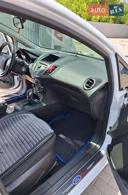 Хетчбек Ford Fiesta 2013 в 