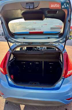Хэтчбек Ford Fiesta 2011 в 
