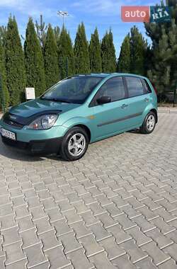 Хэтчбек Ford Fiesta 2006 в 