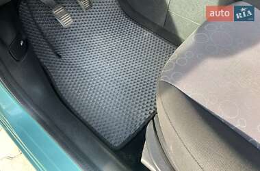 Хэтчбек Ford Fiesta 2006 в 