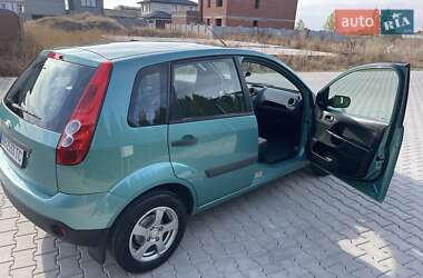 Хэтчбек Ford Fiesta 2006 в 