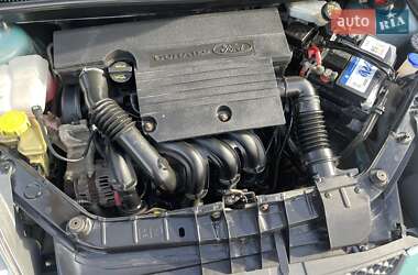 Хэтчбек Ford Fiesta 2006 в 