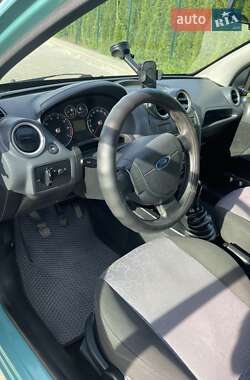 Хэтчбек Ford Fiesta 2006 в 