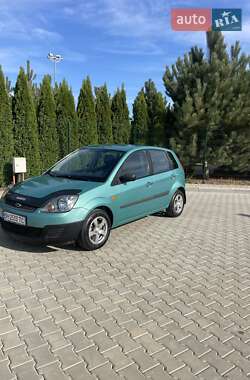 Хэтчбек Ford Fiesta 2006 в 