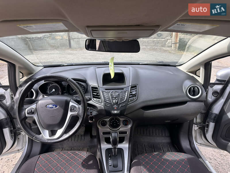 Хетчбек Ford Fiesta 2015 в Дніпрі
