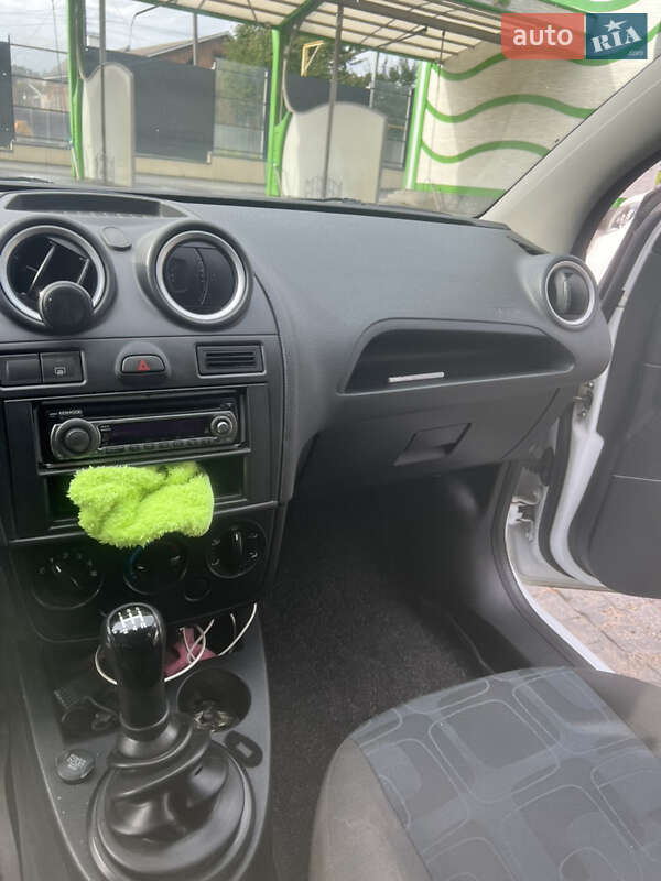 Хетчбек Ford Fiesta 2006 в Хмельницькому