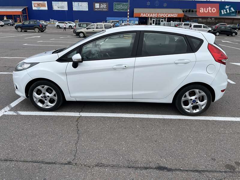 Хэтчбек Ford Fiesta 2011 в Пустомытах