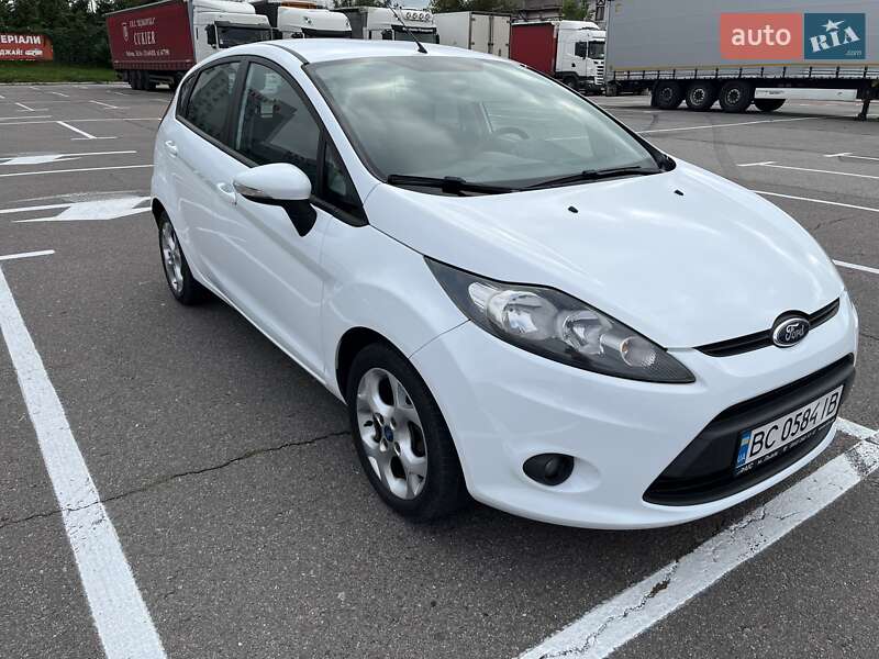 Хэтчбек Ford Fiesta 2011 в Пустомытах