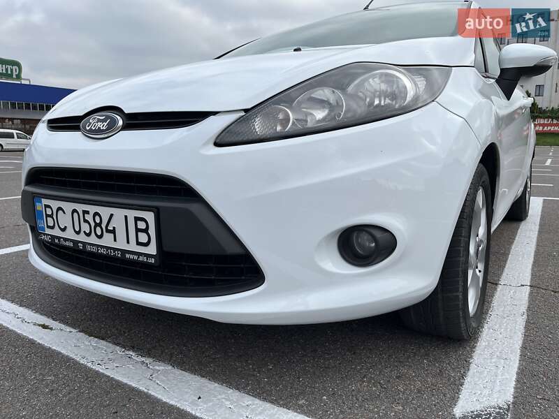 Хэтчбек Ford Fiesta 2011 в Пустомытах