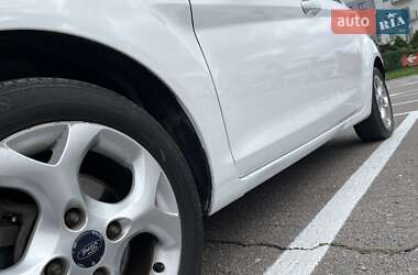 Хэтчбек Ford Fiesta 2011 в Пустомытах
