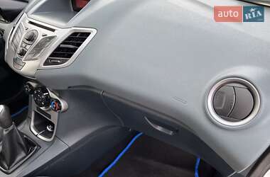 Хэтчбек Ford Fiesta 2011 в Пустомытах