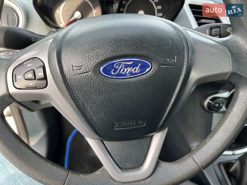 Хэтчбек Ford Fiesta 2011 в Пустомытах