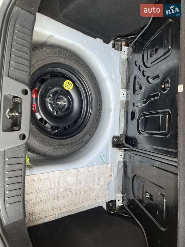 Хэтчбек Ford Fiesta 2011 в Пустомытах