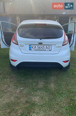 Хэтчбек Ford Fiesta 2015 в 