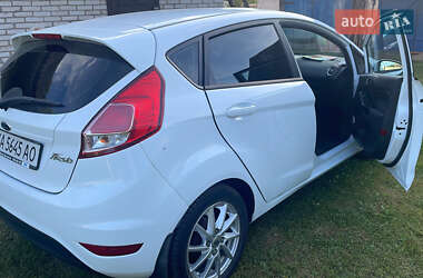 Хэтчбек Ford Fiesta 2015 в 