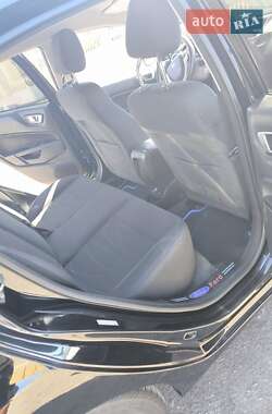 Седан Ford Fiesta 2015 в 