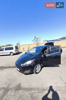 Седан Ford Fiesta 2015 в 