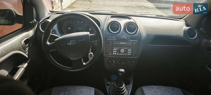 Хэтчбек Ford Fiesta 2006 в Киеве