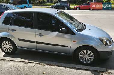 Хетчбек Ford Fiesta 2006 в 