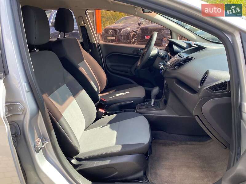 Хэтчбек Ford Fiesta 2015 в Львове