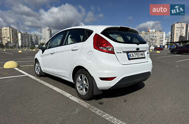 Хэтчбек Ford Fiesta 2011 в 