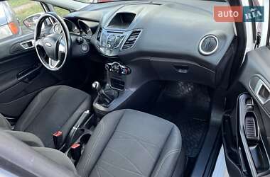 Хэтчбек Ford Fiesta 2016 в 