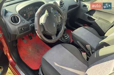 Хэтчбек Ford Fiesta 2006 в 