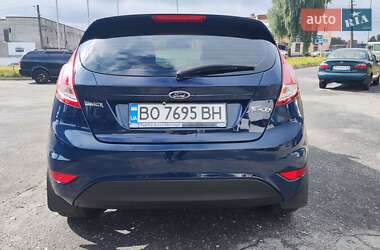 Хэтчбек Ford Fiesta 2016 в 