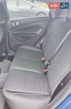Хэтчбек Ford Fiesta 2016 в 