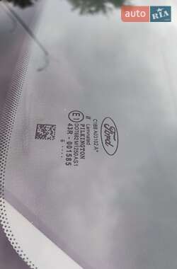 Хэтчбек Ford Fiesta 2016 в 