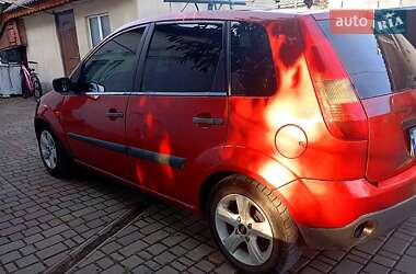Хэтчбек Ford Fiesta 2006 в 