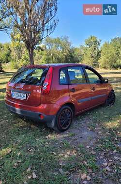 Хэтчбек Ford Fiesta 2006 в 