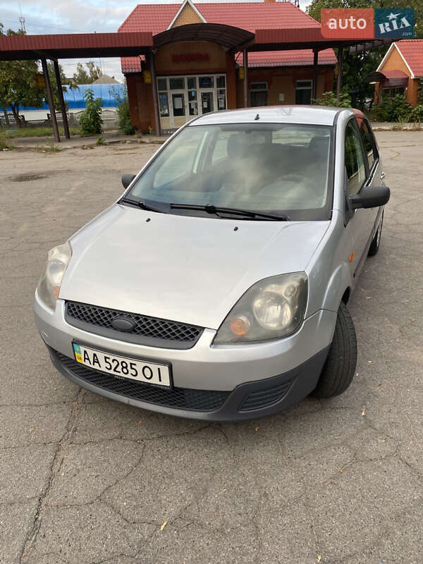 Хэтчбек Ford Fiesta 2008 в Хороле