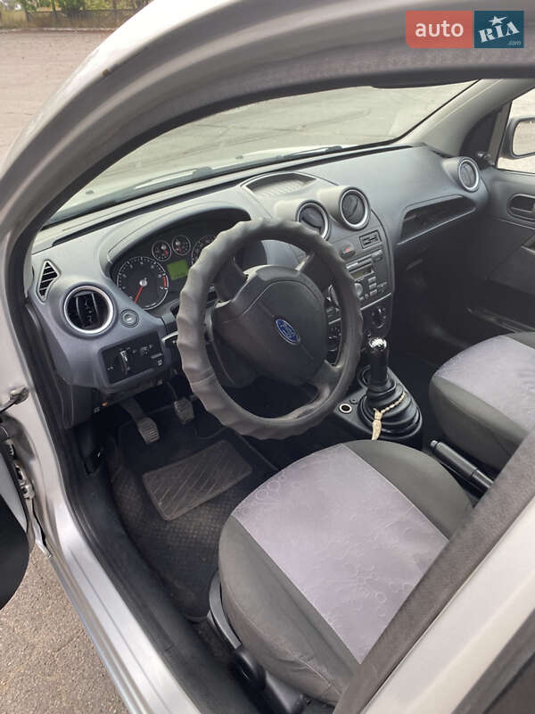 Хэтчбек Ford Fiesta 2008 в Хороле