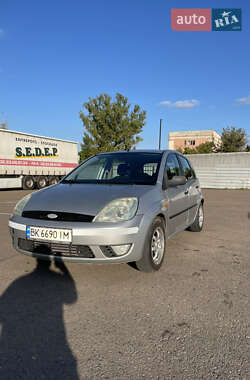 Хэтчбек Ford Fiesta 2004 в 