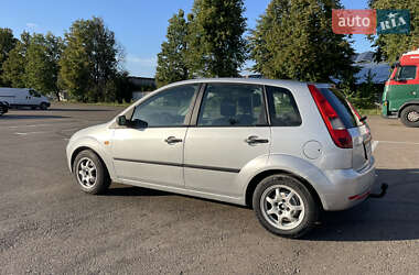 Хэтчбек Ford Fiesta 2004 в 