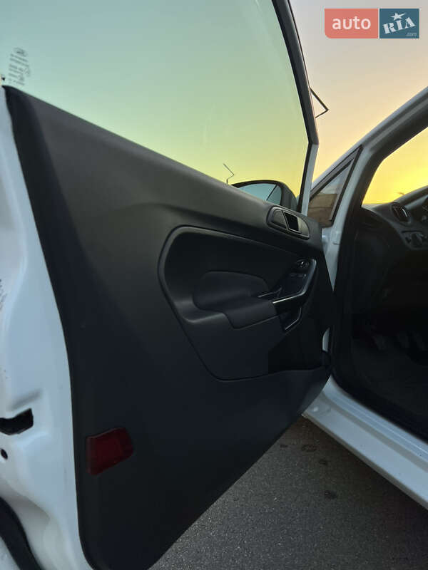 Хэтчбек Ford Fiesta 2014 в Киеве фото 18 Хэтчбек Ford Fiesta 2014 в Киеве