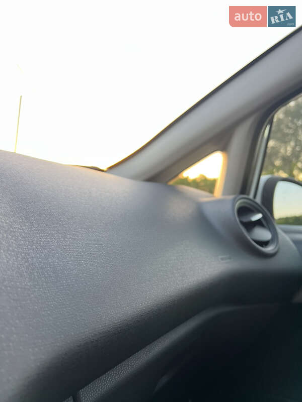 Хэтчбек Ford Fiesta 2014 в Киеве фото 24 Хэтчбек Ford Fiesta 2014 в Киеве