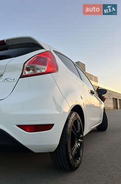 Хэтчбек Ford Fiesta 2014 в 