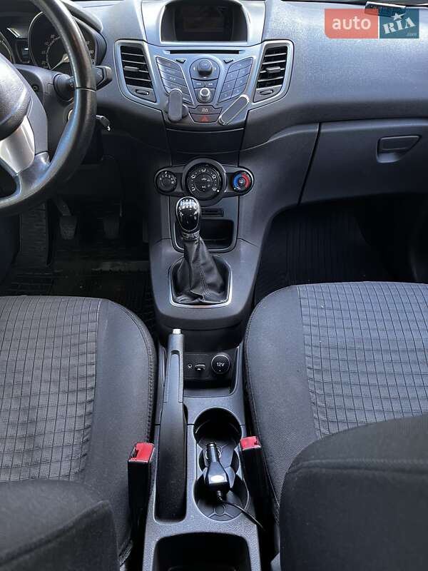 Хэтчбек Ford Fiesta 2013 в Калуше