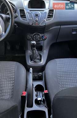 Хэтчбек Ford Fiesta 2013 в 