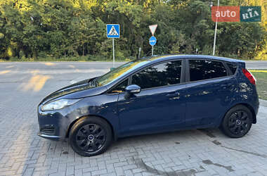 Хэтчбек Ford Fiesta 2015 в 