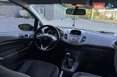 Хэтчбек Ford Fiesta 2015 в 